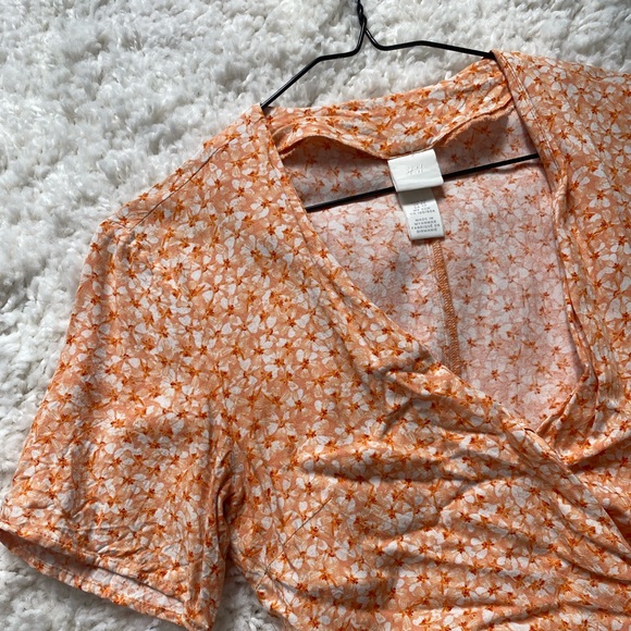 🌿 H&M floral wrap dress (2/18$) - Picture 3 of 4